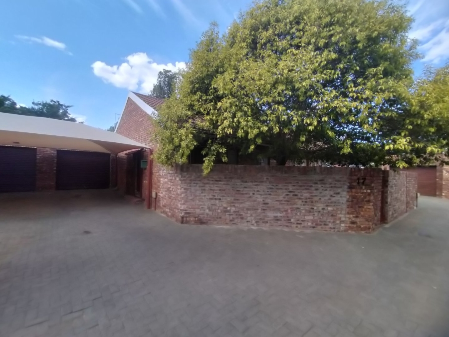 3 Bedroom Property for Sale in Langenhovenpark Free State